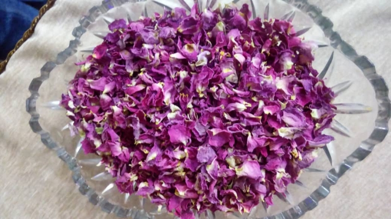 گلبرگ گل محمدی – محصول صادراتی و آرگانیک 100 گرمی
